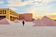 استثمر في قطر